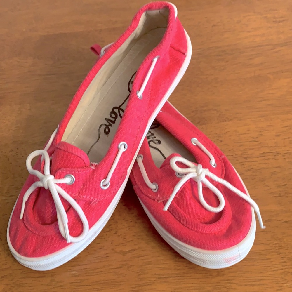 RUE21 hot pink boat shoes, size 7/8, worn a couple times, very clean top&bottom!